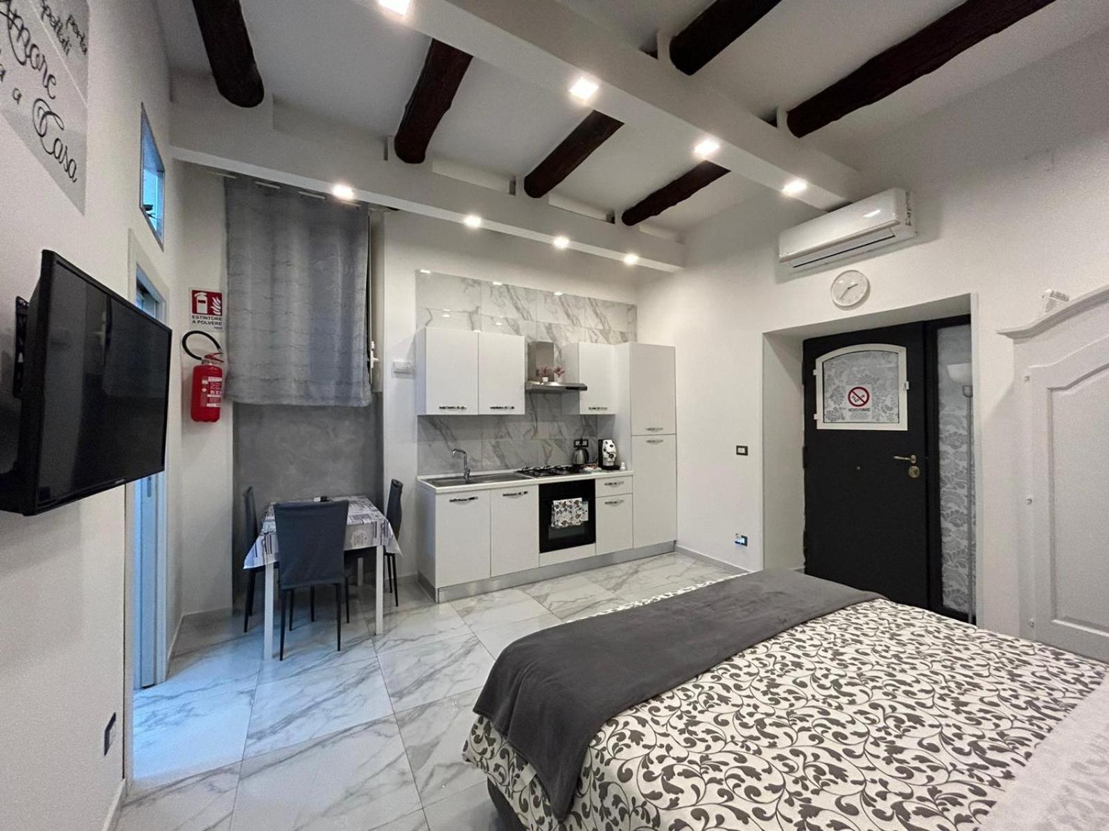 Casa Tolentino Al Centro Di Napoli Villa Eksteriør billede