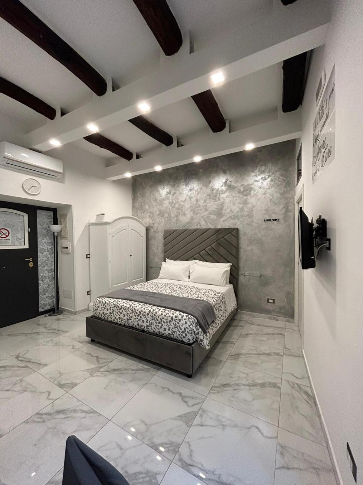 Casa Tolentino Al Centro Di Napoli Villa Eksteriør billede